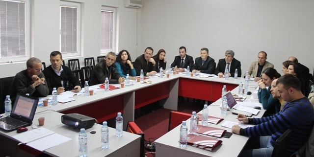 FOL ka zhvilluar takim me zyrtaret për informim të komunave te Kosoves2